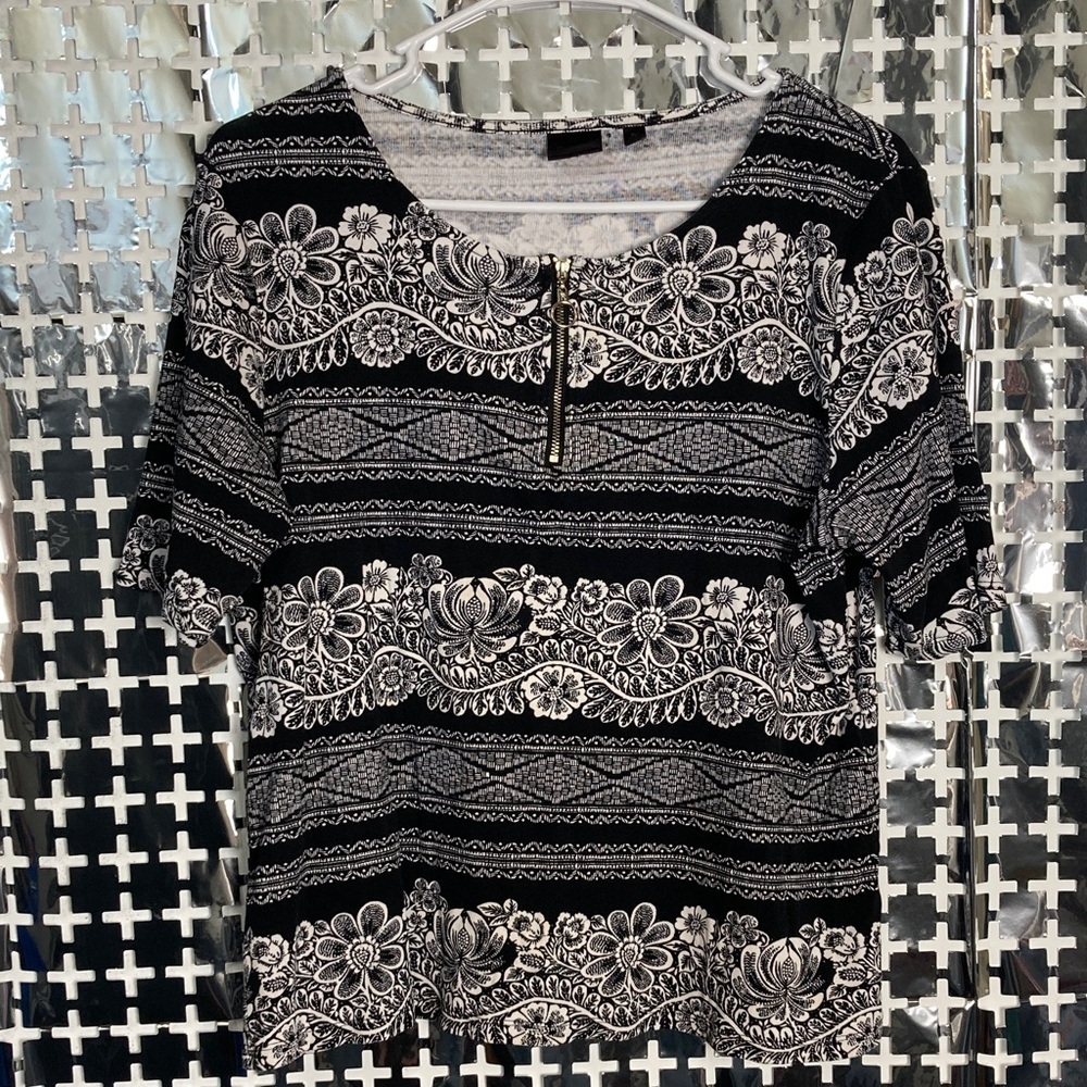 Rafaella Black & White Floral Zip-Front Short Sleeve Tee